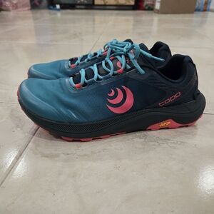 Topo Athletic MT-5 Shoes Women Size 9.5 Blue Red Trail Running Vibram Sole